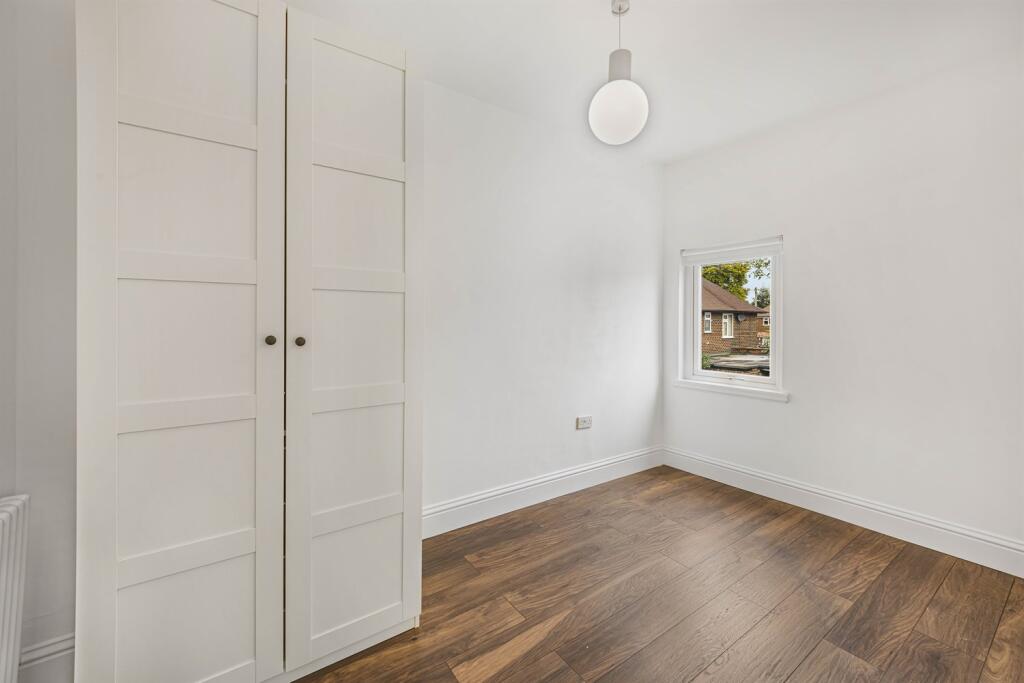 3 bedroom terraced house for sale in Knutsford View, Hale Barns, Altrincham, WA15